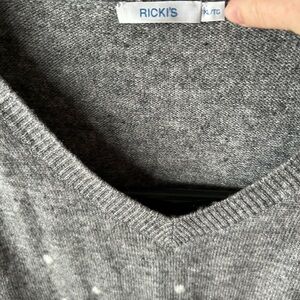 Ricki's Men's Gray V-Neck Sweater with Subtle Dots